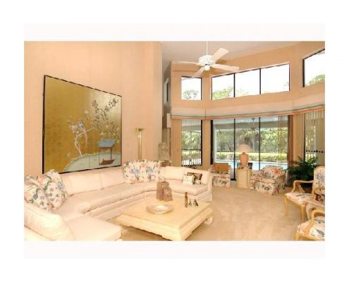piper's landing yacht club fl living room with high ceilings