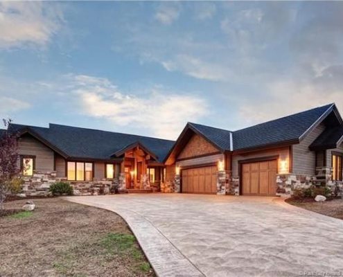 Red Ledges 725 N. Chimney Rock Road