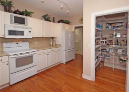 kitchen w pantry