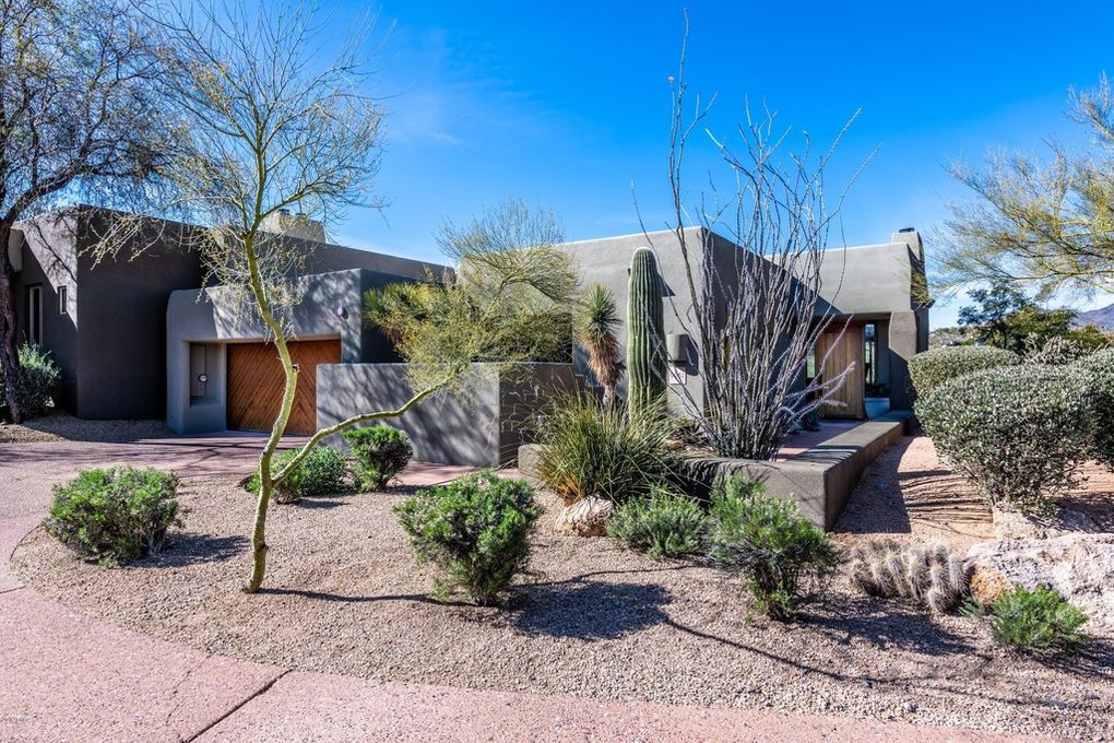 9951 East Graythorn Drive