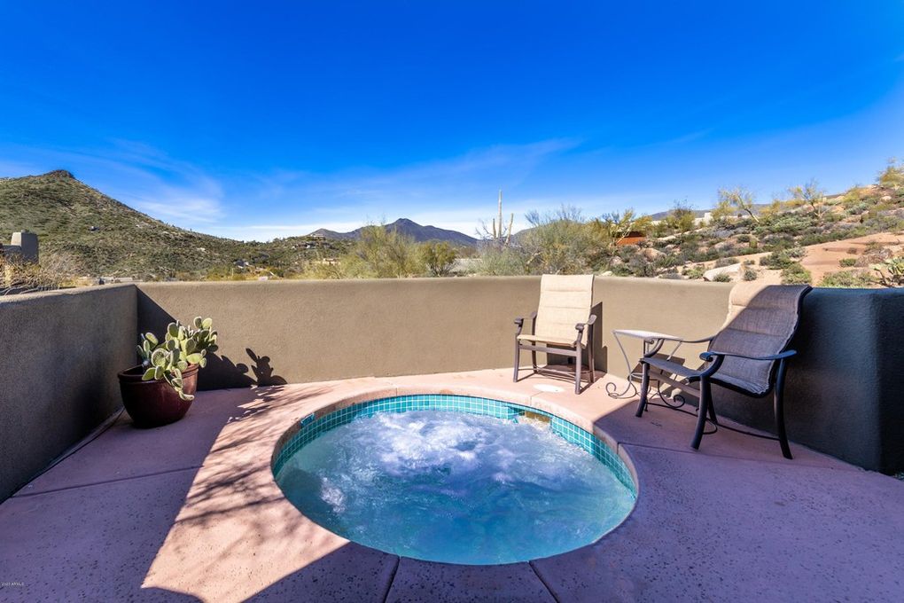 9951 East Graythorn Drive
