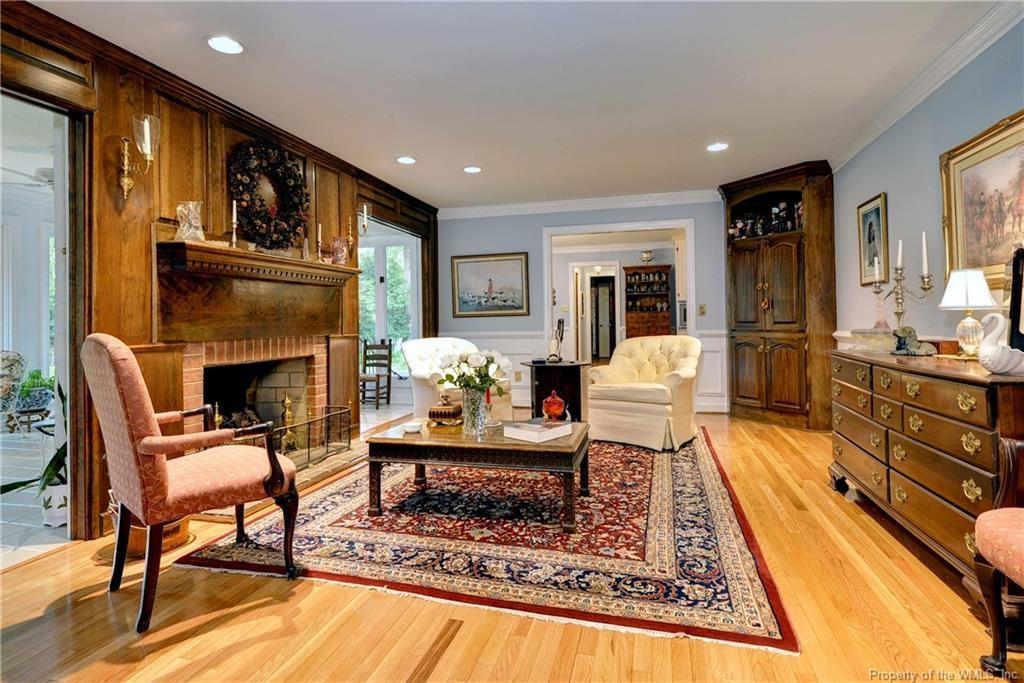 656 Fairfax Way