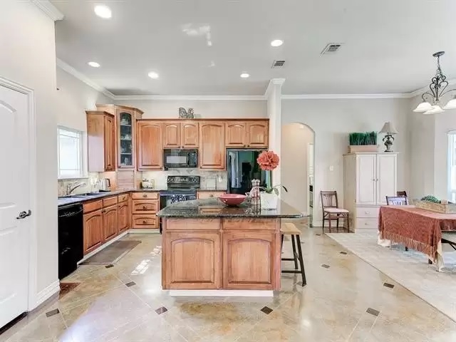 6308 Kenilworth Court