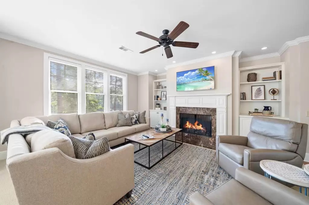 1010 Creekside Drive