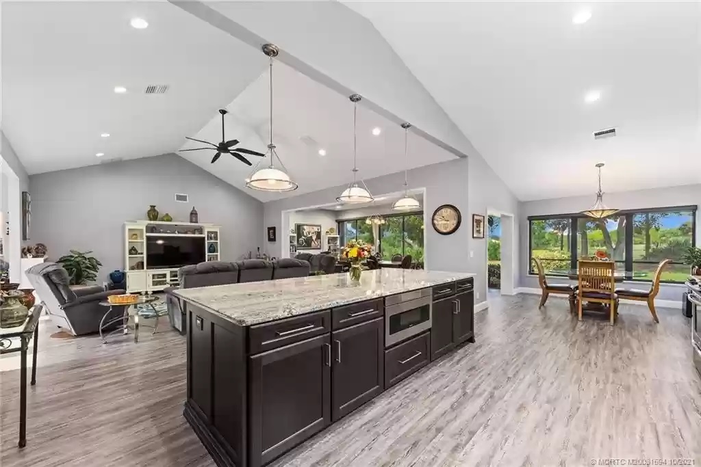 2024 NW Laurel Oak Lane
