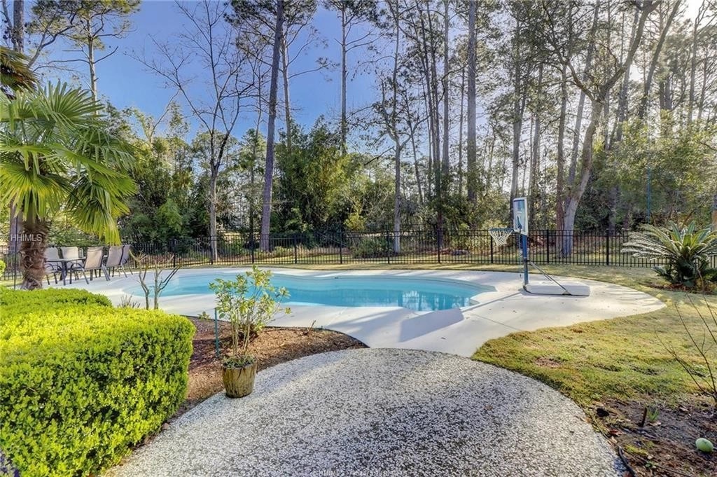 65 Crooked Pond Drive