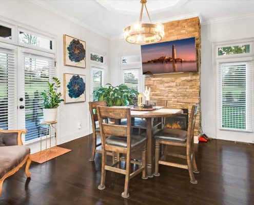 EAT IN KITCHEN