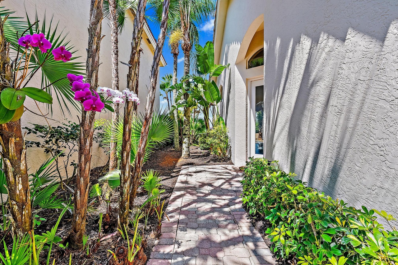 8137 Sandpiper Way