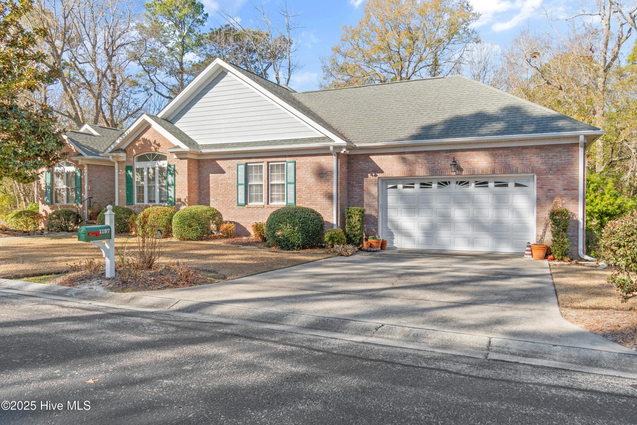 1187 Woodbridge Lane SE