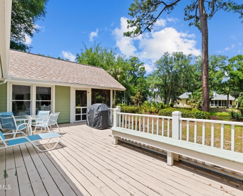 408 Island Circle E